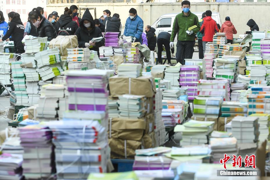 太原 40万套教材集中分类打包，新学期书本快递到家